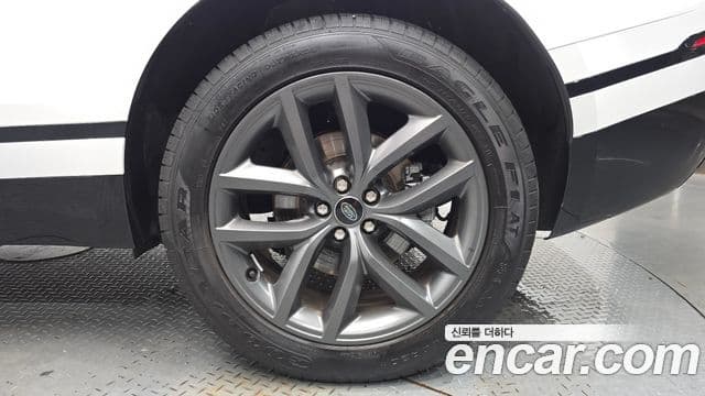 Land Rover Range Rover Velar 2024 — ფოტო 17/41