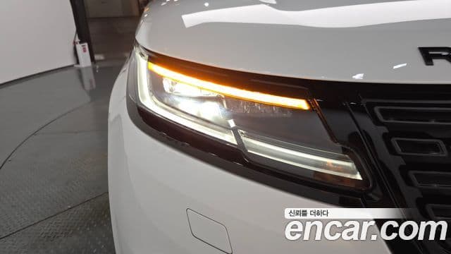 Land Rover Range Rover Velar 2024 — ფოტო 13/41