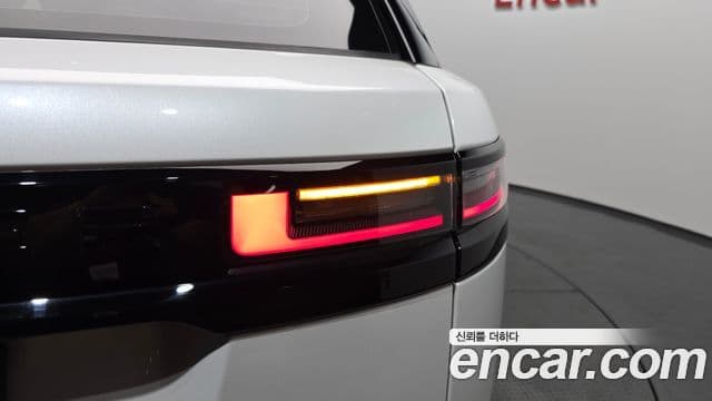 Land Rover Range Rover Velar 2024 — ფოტო 31/41