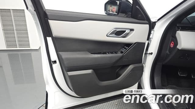Land Rover Range Rover Velar 2024 — ფოტო 4/41
