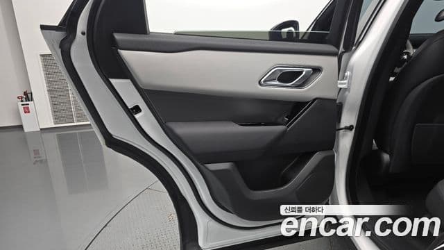 Land Rover Range Rover Velar 2024 — ფოტო 33/41