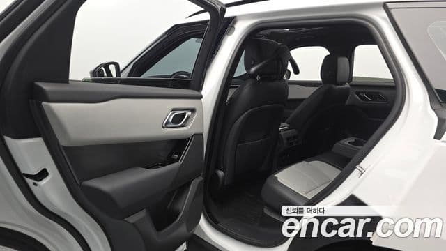 Land Rover Range Rover Velar 2024 — ფოტო 30/41