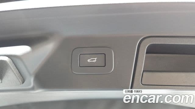 Land Rover Range Rover Velar 2024 — ფოტო 23/41