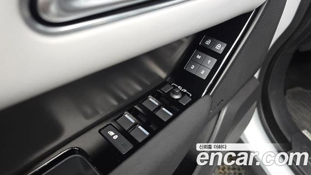 Land Rover Range Rover Velar 2024 — ფოტო 40/41