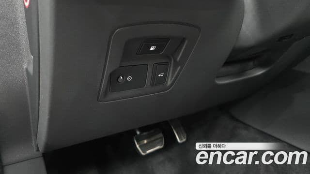 Land Rover Range Rover Velar 2024 — ფოტო 14/41