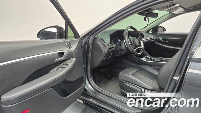Hyundai Sonata 2022 — ფოტო 9/20