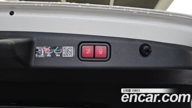 Mercedes-Benz E-Class 2026 — Photo 32/37