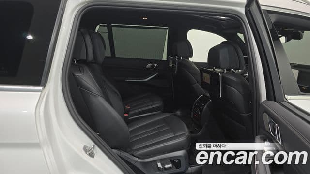 BMW X7 2022 — Şəkil 27/31