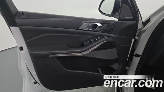 BMW X7 2022 — Şəkil 17/31