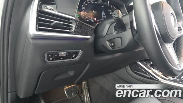 BMW X7 2022 — Şəkil 24/31