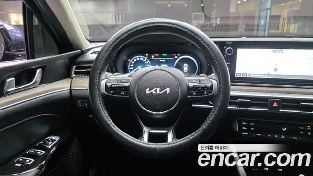 Kia K5 2023 — ფოტო 14/20