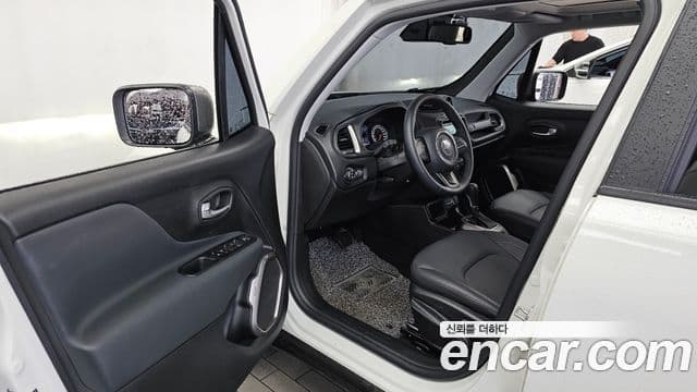 Jeep Renegade 2021 — фото 10 из 20