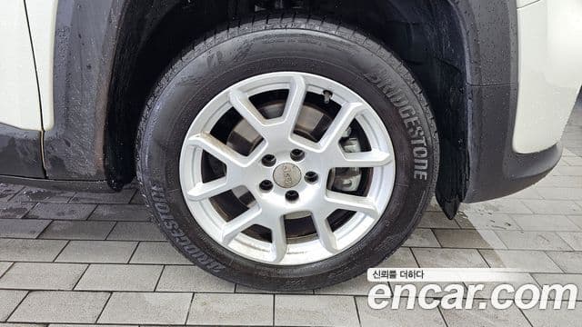 Jeep Renegade 2021 — Photo 28/32