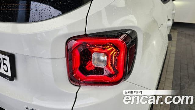 Jeep Renegade 2021 — Photo 25/32