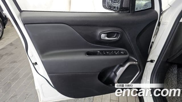 Jeep Renegade 2021 — Photo 1/32