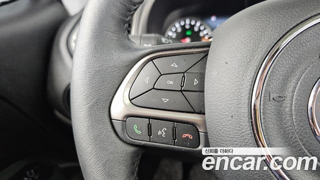Jeep Renegade 2021 — Photo 16/32