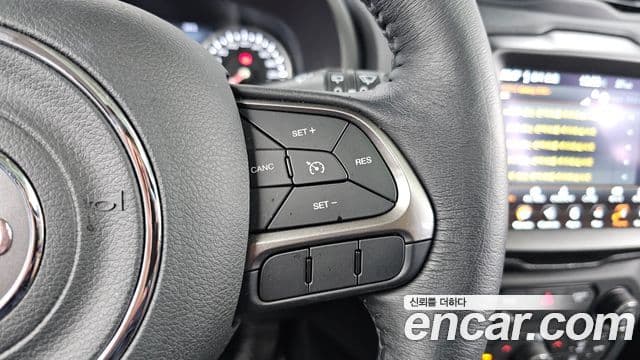 Jeep Renegade 2021 — Photo 15/32