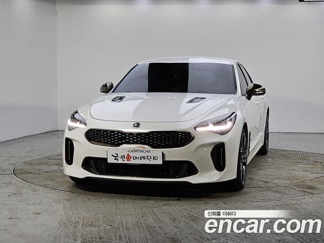 Kia Stinger 2018 — фото 1 из 20