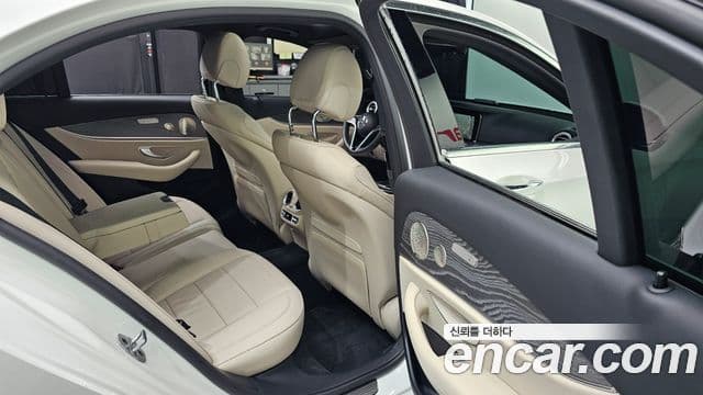 Mercedes-Benz E-Class 2022 — Şəkil 11/20