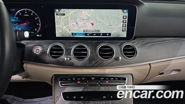 Mercedes-Benz E-Class 2022 — Şəkil 18/20