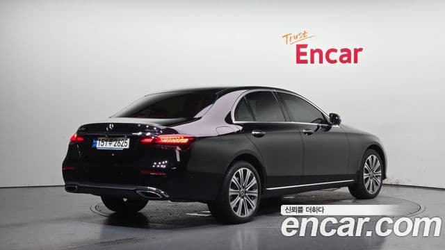Mercedes-Benz E-Class 2022 — ფოტო 2/20