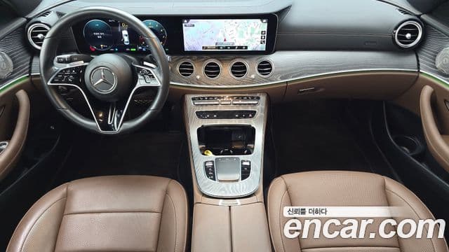 Mercedes-Benz E-Class 2022 — ფოტო 7/20