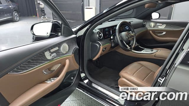 Mercedes-Benz E-Class 2022 — ფოტო 10/20