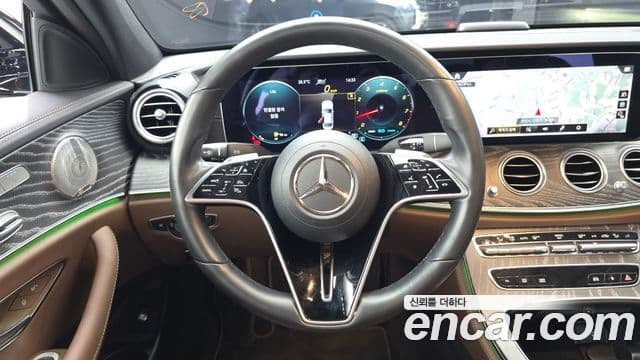 Mercedes-Benz E-Class 2022 — ფოტო 13/20