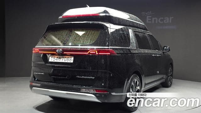 Kia Carnival 2021 — фото 2 из 20