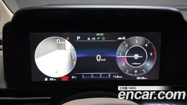 Kia Carnival 2021 — фото 8 из 20