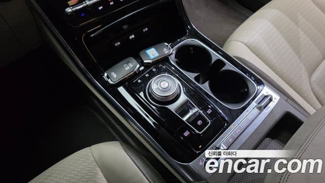Kia Carnival 2021 — фото 9 из 20