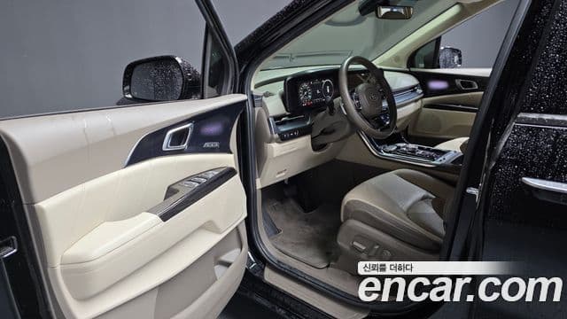 Kia Carnival 2021 — фото 10 из 20