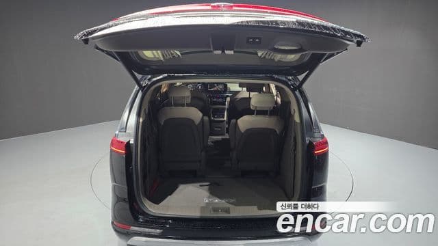 Kia Carnival 2021 — фото 18 из 20