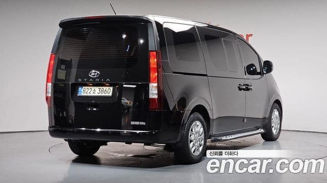 Hyundai Staria 2022 — ფოტო 2/20