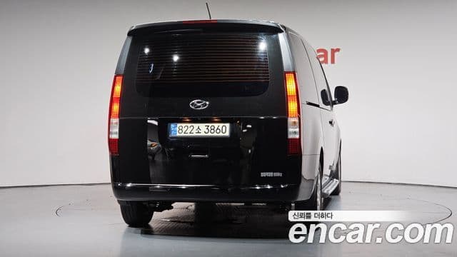Hyundai Staria 2022 — ფოტო 4/20