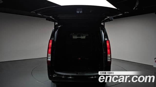 Hyundai Staria 2022 — Photo 6/36