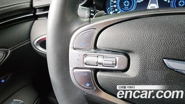 Genesis GV70 2021 — ფოტო 16/20