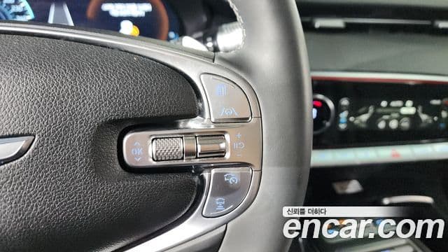 Genesis GV70 2021 — ფოტო 17/20