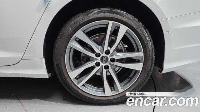 Audi A6 2022 — Photo 32/33