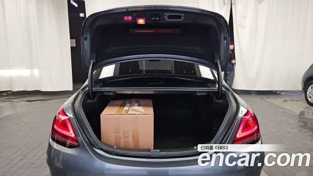 Mercedes-Benz C-Class 2019 — ფოტო 19/20