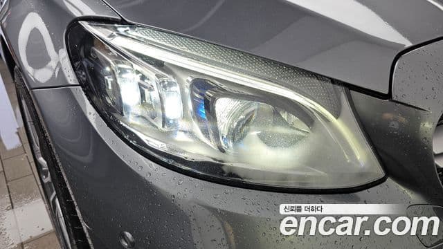Mercedes-Benz C-Class 2019 — Photo 16/33