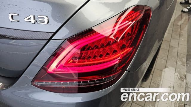 Mercedes-Benz C-Class 2019 — Photo 23/33