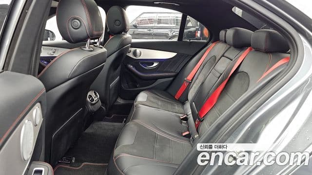 Mercedes-Benz C-Class 2019 — Photo 11/33