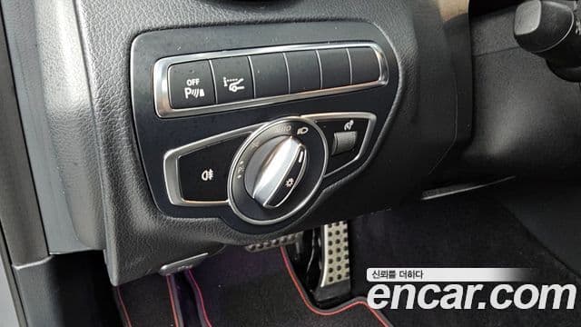 Mercedes-Benz C-Class 2019 — Photo 9/33