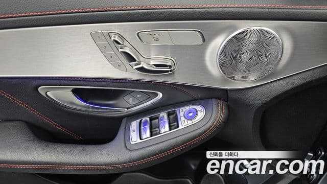 Mercedes-Benz C-Class 2019 — Photo 13/33