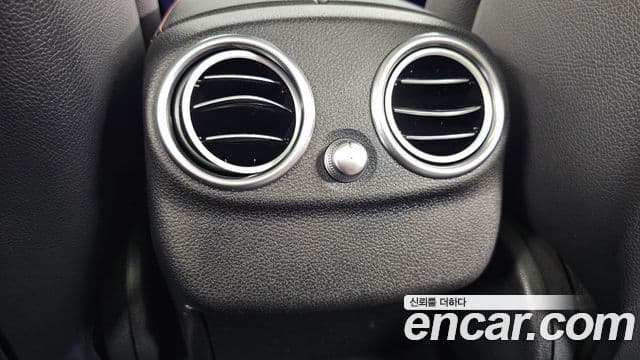 Mercedes-Benz C-Class 2019 — Photo 17/33