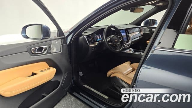 Volvo XC60 2021 — Şəkil 10/20