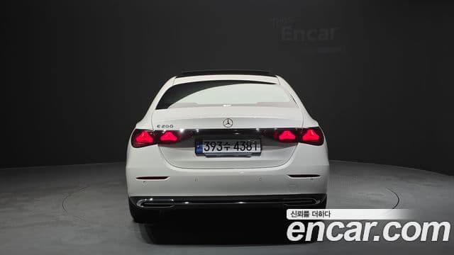 Mercedes-Benz E-Class 2024 — ფოტო 4/20