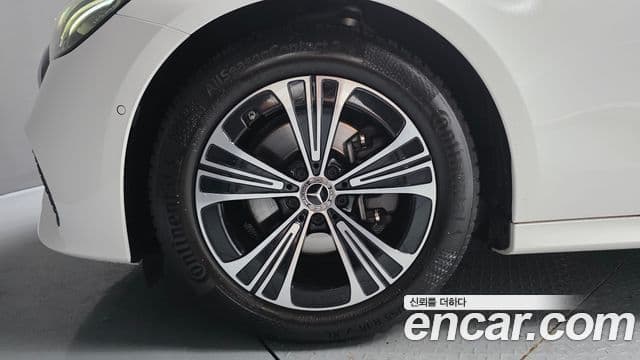 Mercedes-Benz E-Class 2024 — ფოტო 5/20