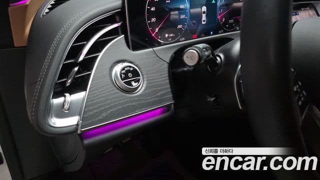 Mercedes-Benz E-Class 2024 — Photo 16/32